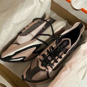 Nike Zoom Gravity Black/Platinum Tint/Stone Mauve